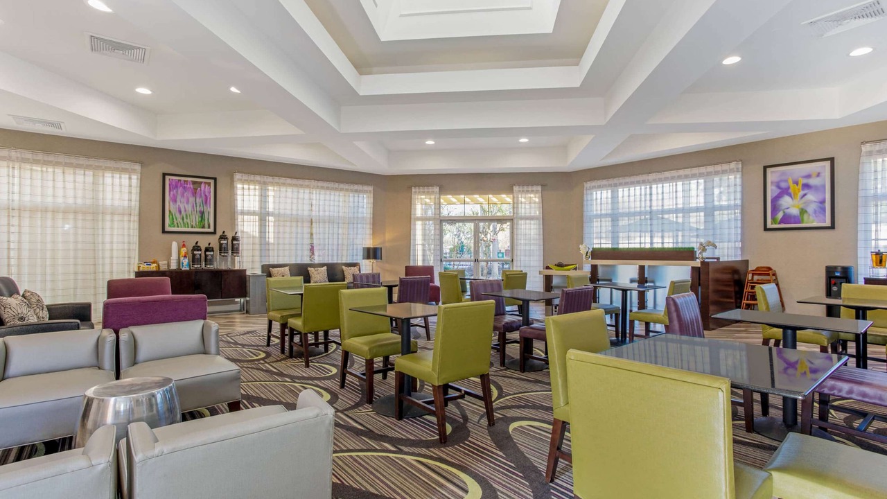 Photo of Livingroom in Airport North
