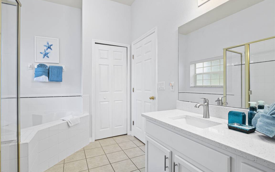 Photo of Bathroom in Bahama Bay
