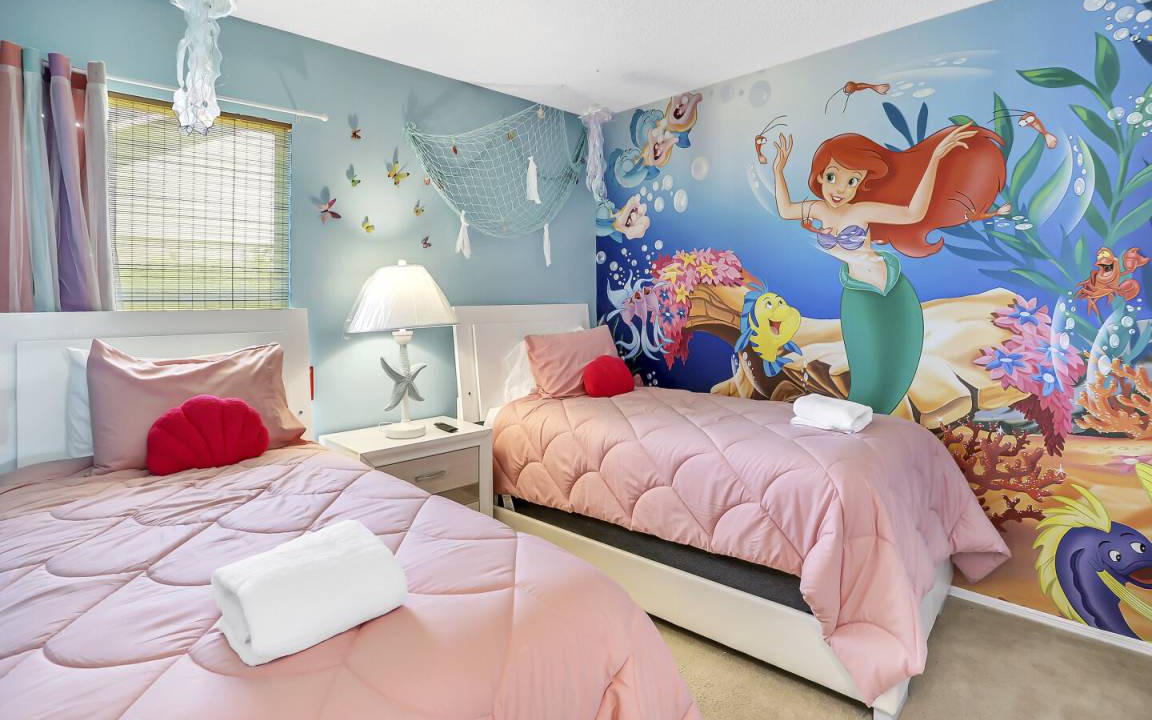 Photo of Bedroom in Crescent Lakes