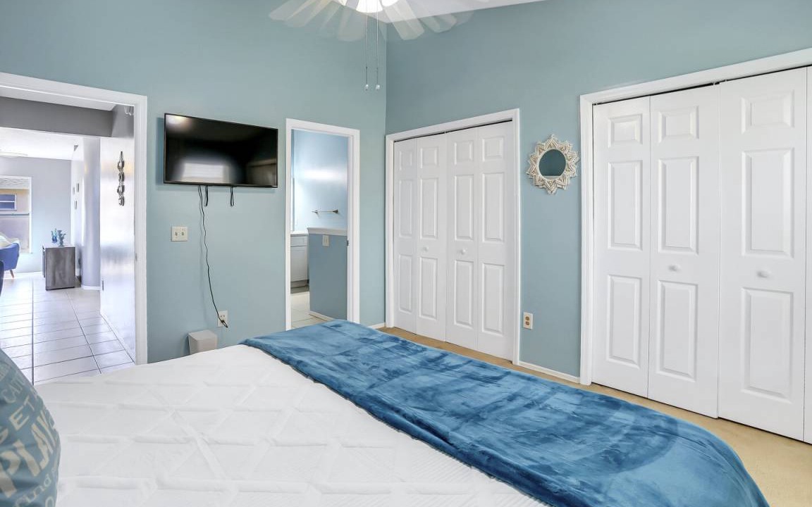Photo of Bedroom in Crescent Lakes