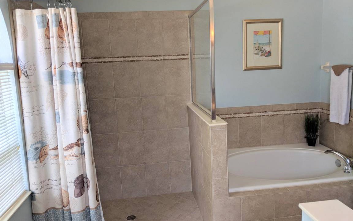 Photo of Bathroom in Orange Tree