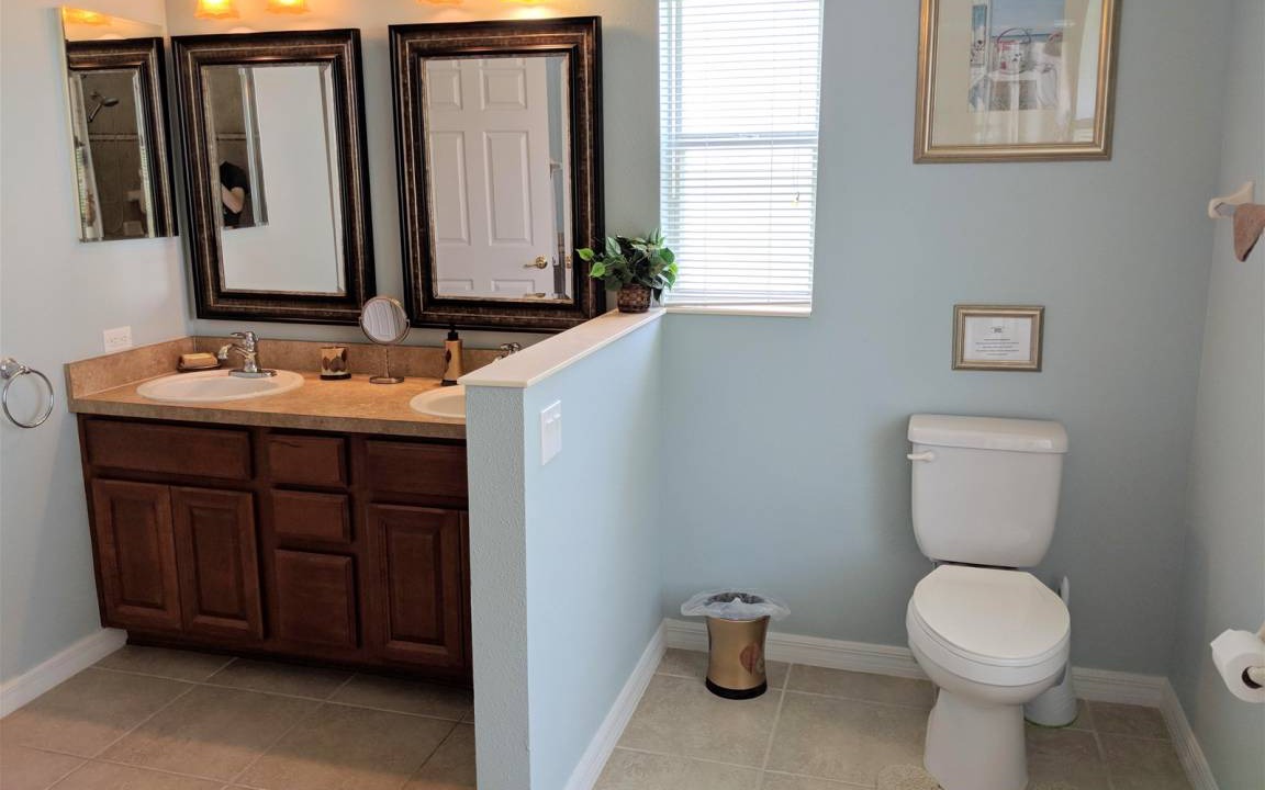 Photo of Bathroom in Orange Tree