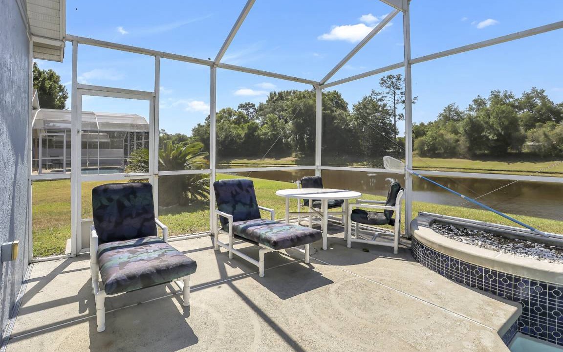 Photo of Patio Balcony in Crescent Lakes