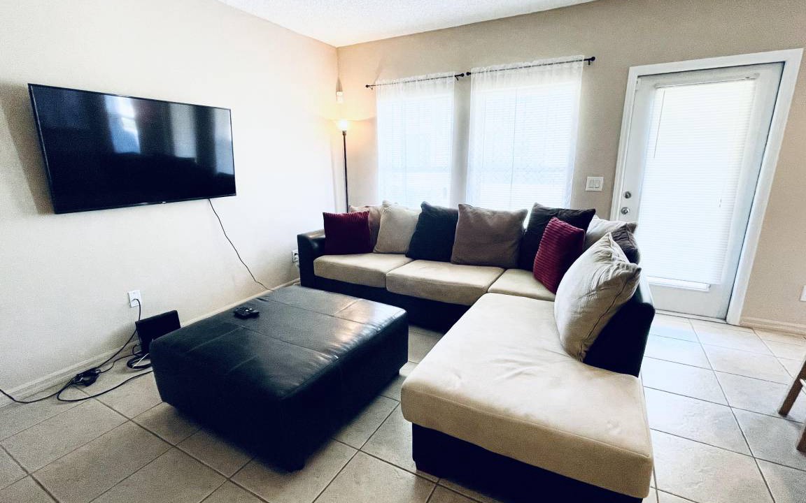 Photo of Livingroom in Lakeside Estates