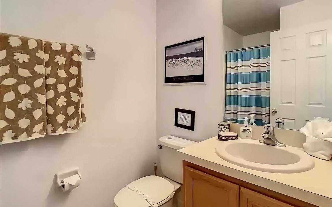 Photo of Bathroom in Seasons