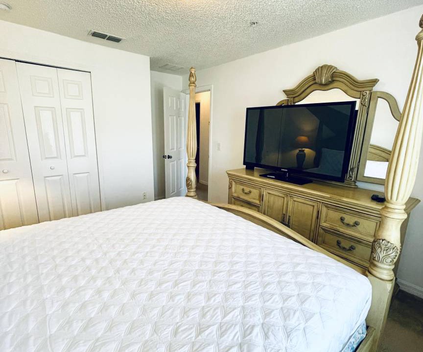Photo of Bedroom in Lakeside Estates