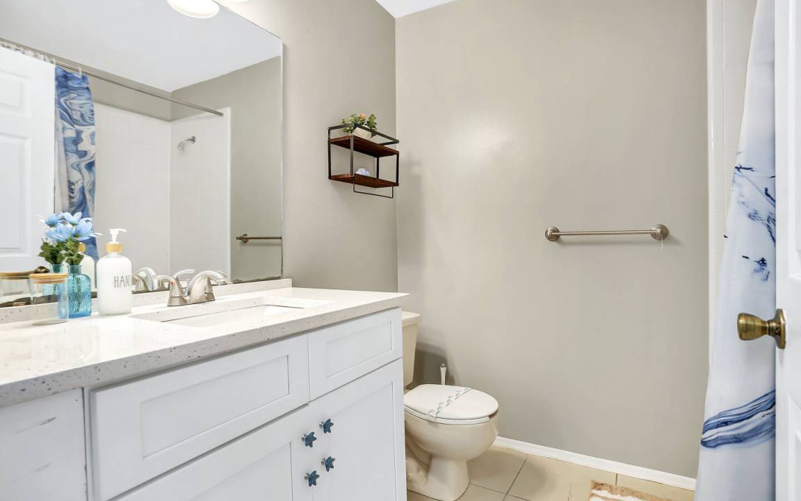 Photo of Bathroom in Crescent Lakes