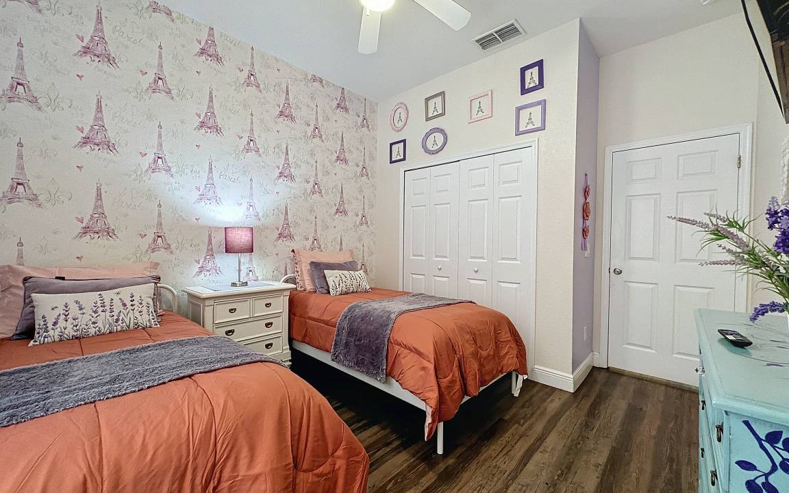 Photo of Bedroom in Bahama Bay