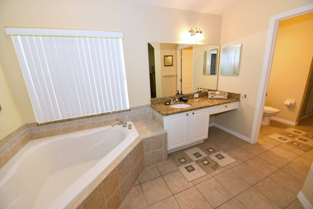 Photo of Bathroom in Buena Ventura Lakes