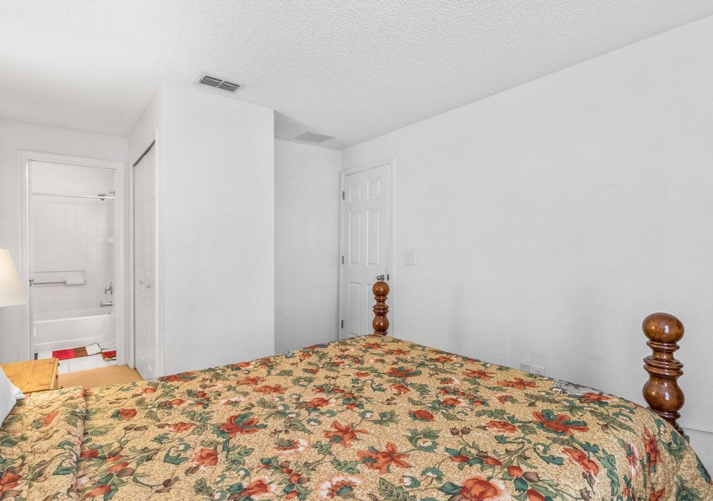 Photo of Bedroom in Seasons