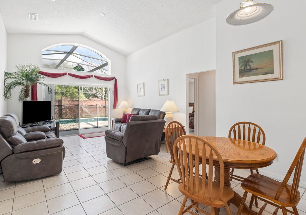 Photo of Livingroom in Seasons