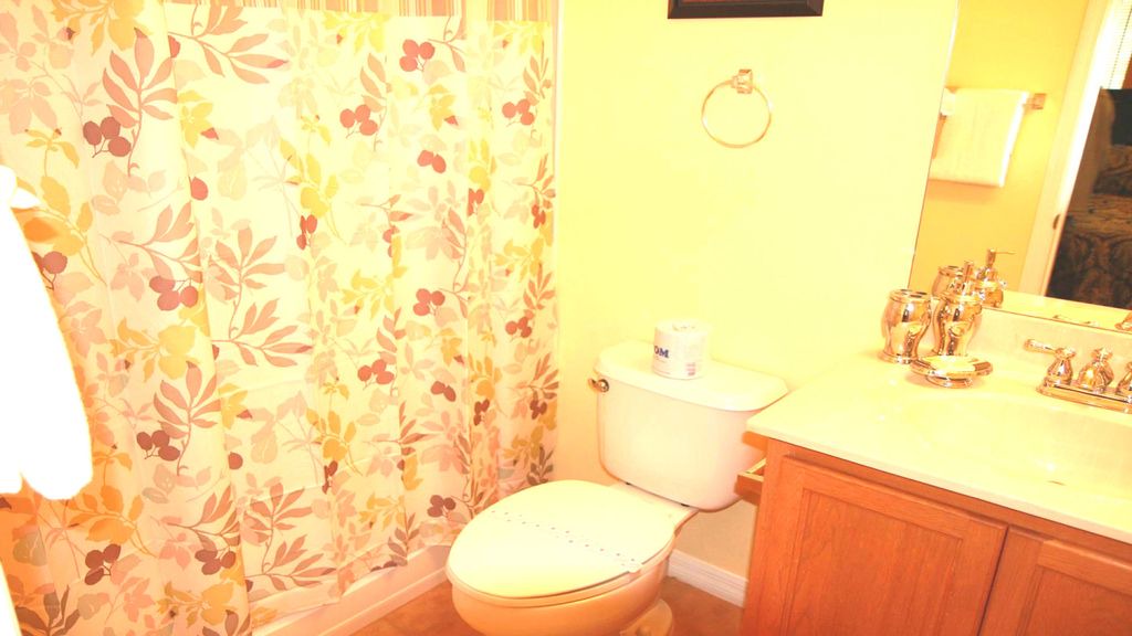 Photo of Bathroom in Crestwynd Bay