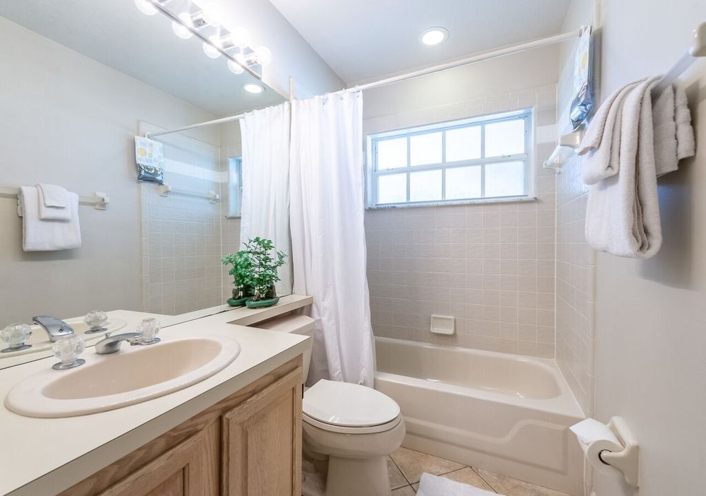Photo of Bathroom in Ventura