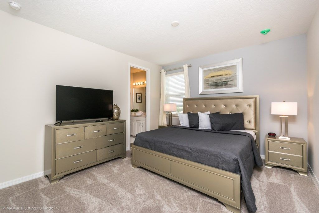 Photo of Bedroom in Bay Lake