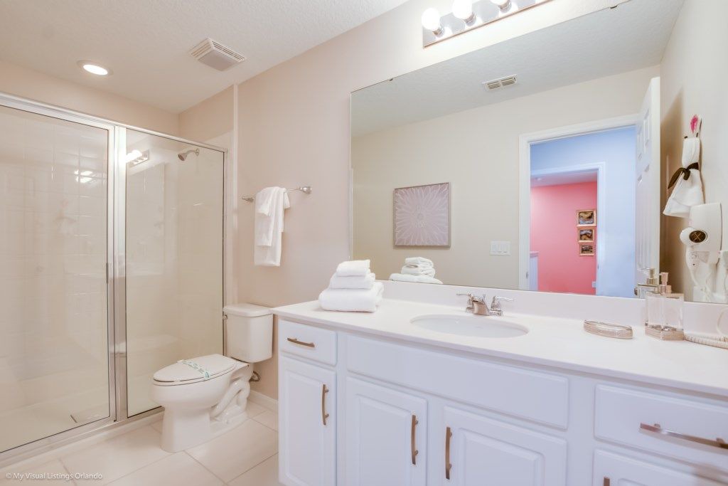 Photo of Bathroom in Bay Lake