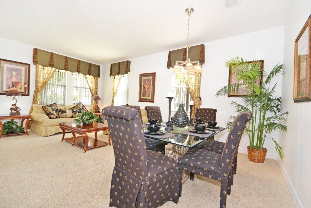 Photo of Livingroom in Windwood Bay