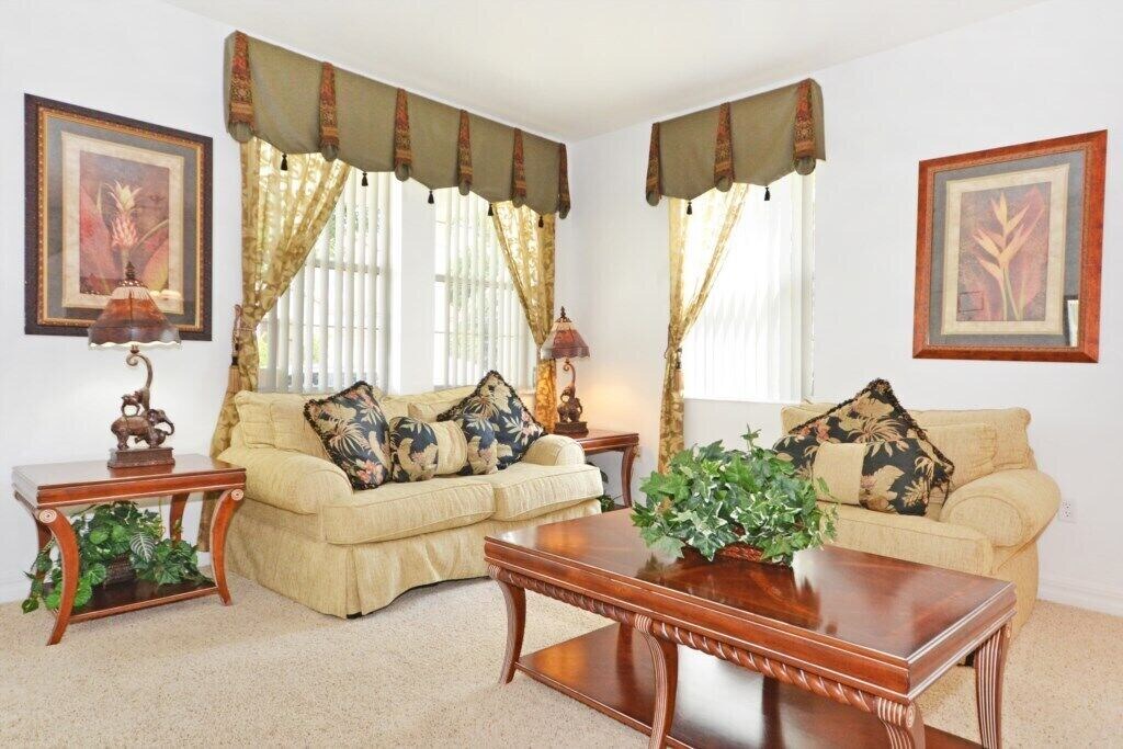 Photo of Livingroom in Windwood Bay