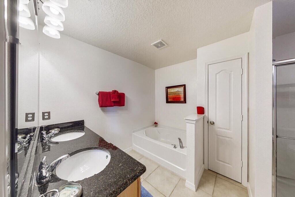 Photo of Bathroom in Cypress Pointe