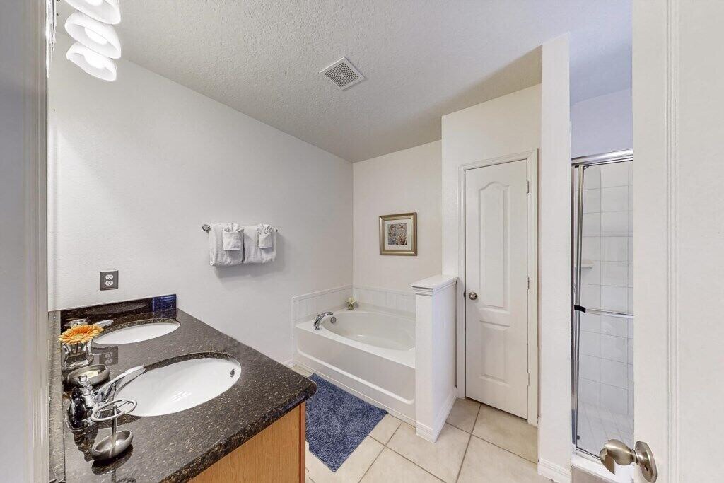 Photo of Bathroom in Cypress Pointe
