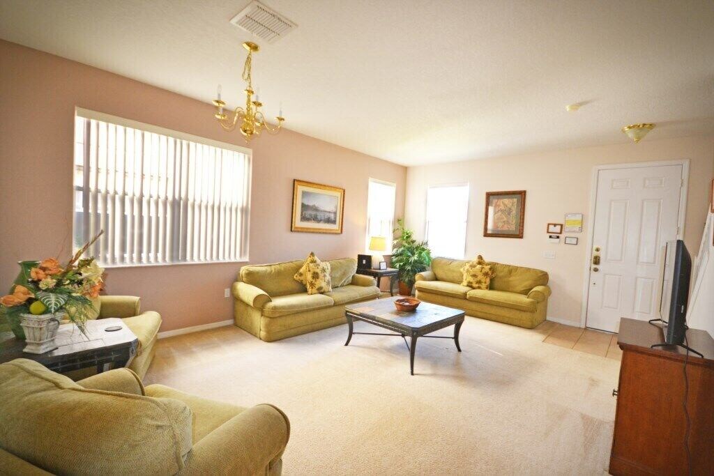 Photo of Livingroom in Windwood Bay