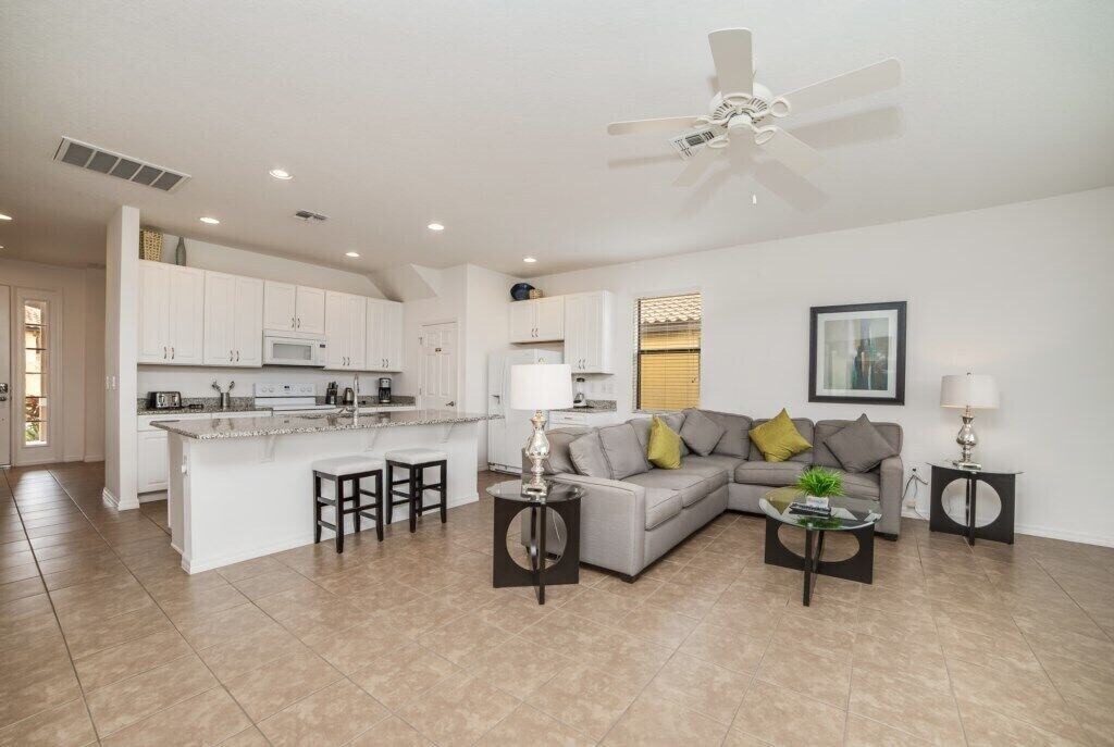 Photo of Livingroom in Davenport