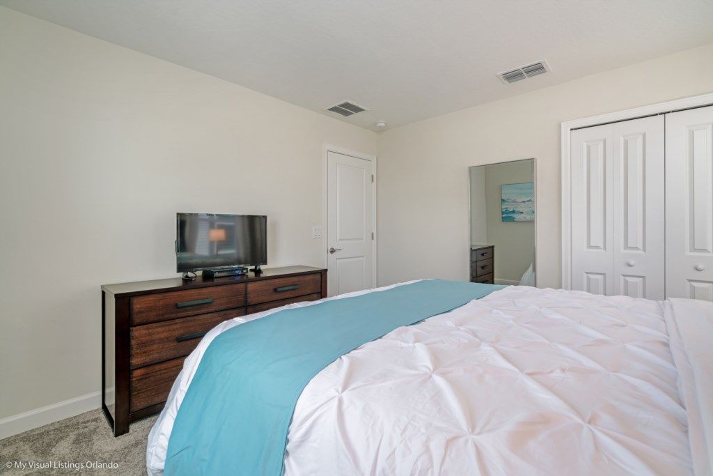Photo of Bedroom in Bay Lake