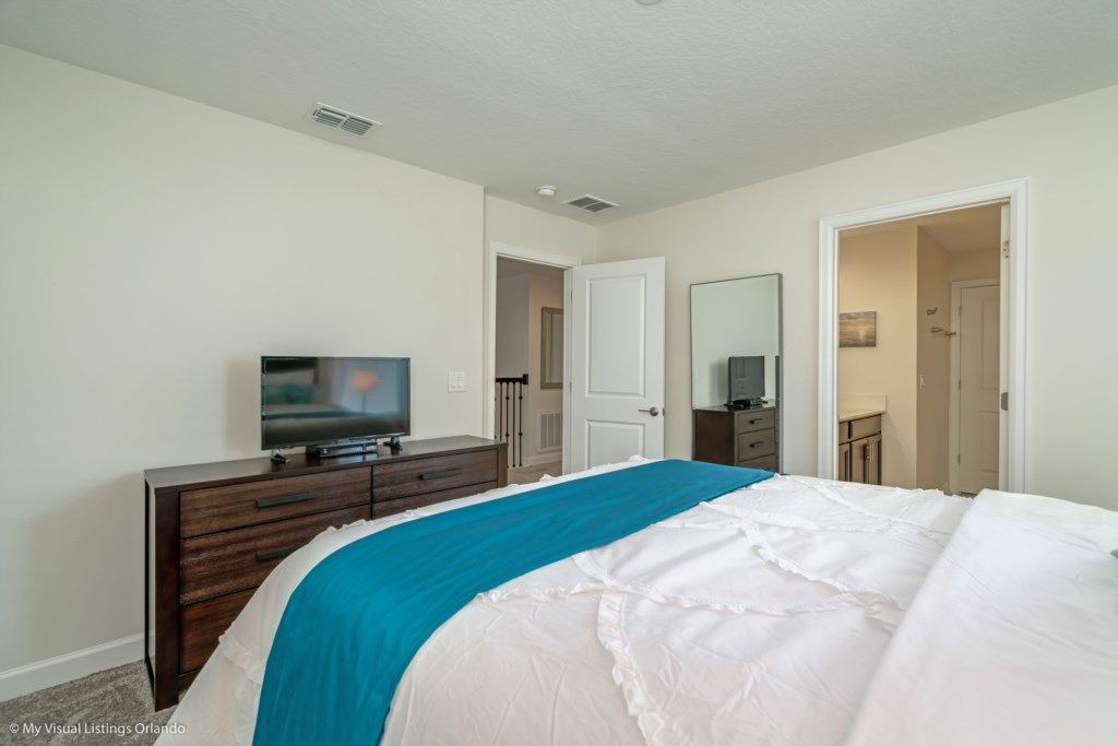 Photo of Bedroom in Bay Lake