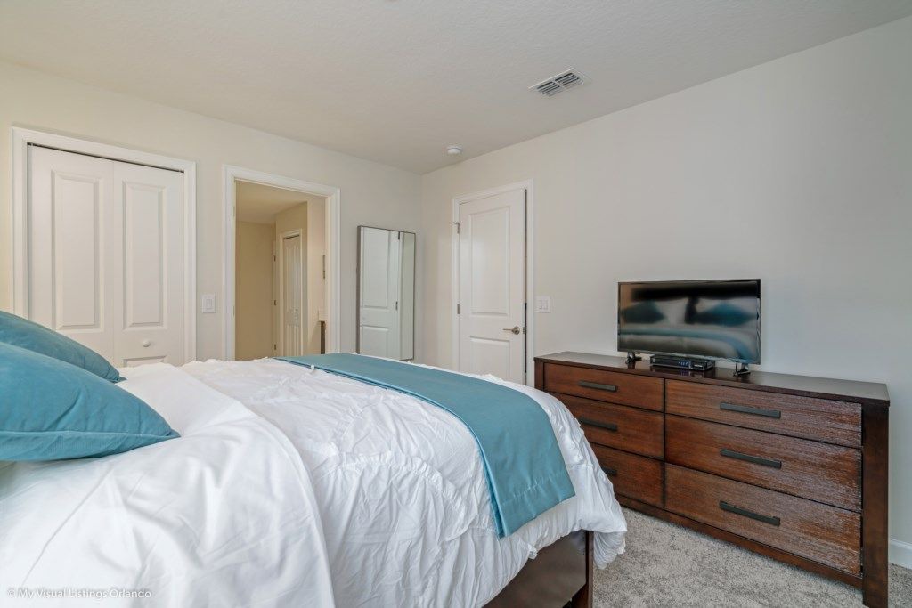 Photo of Bedroom in Bay Lake