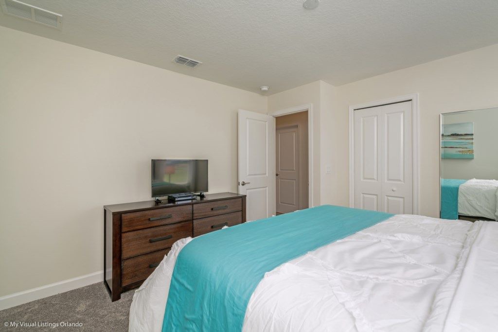 Photo of Bedroom in Bay Lake