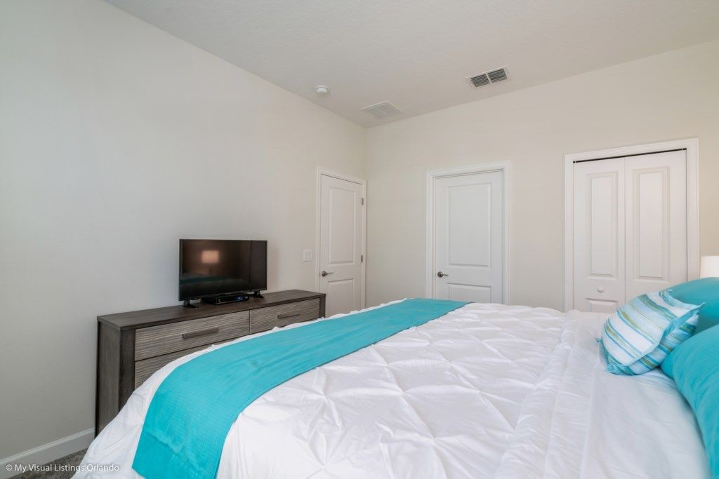 Photo of Bedroom in Bay Lake