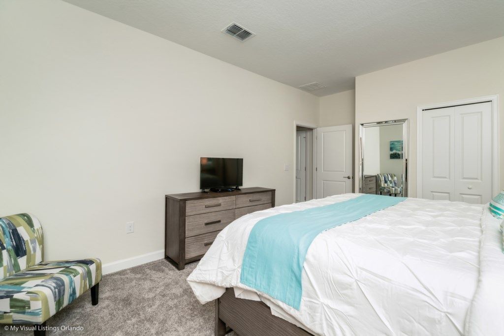 Photo of Bedroom in Bay Lake