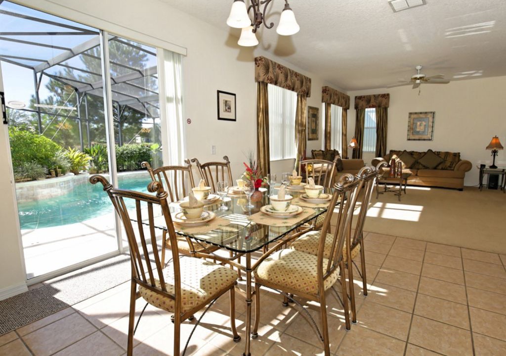 Photo of Livingroom in Windwood Bay