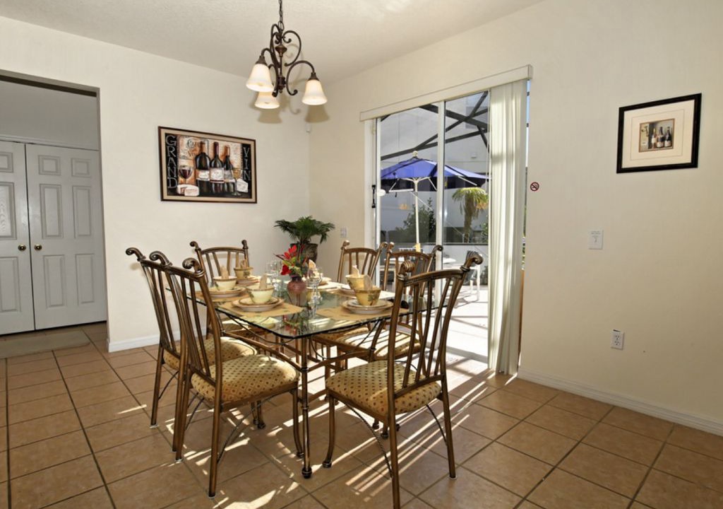Photo of Livingroom in Windwood Bay