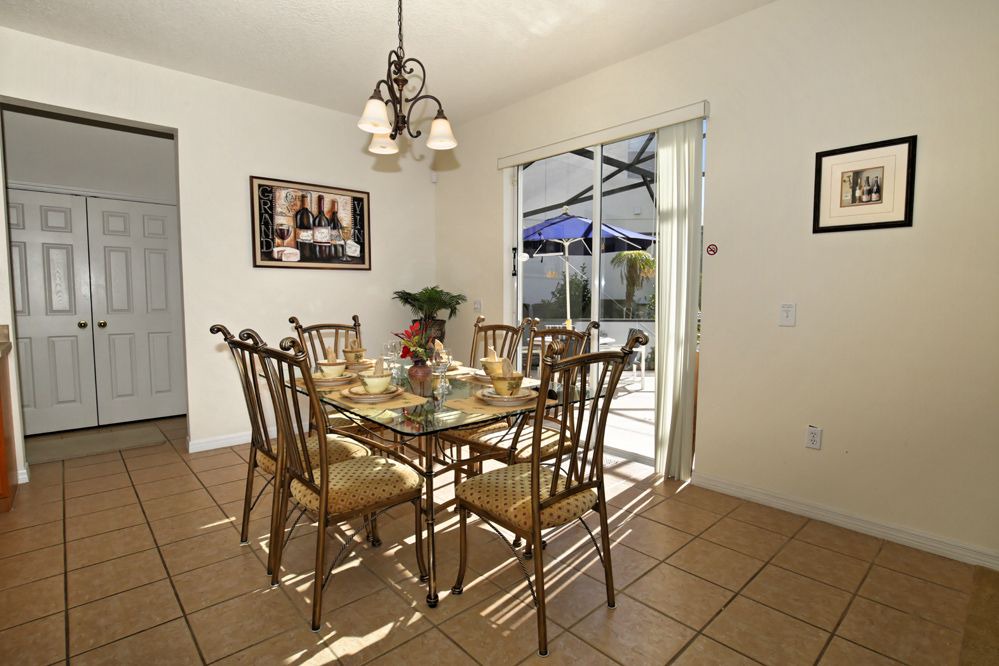 Photo of Livingroom in Windwood Bay