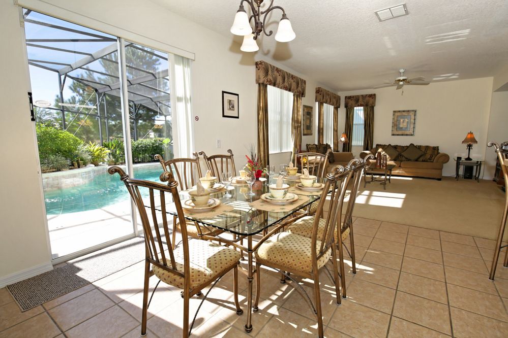 Photo of Livingroom in Windwood Bay