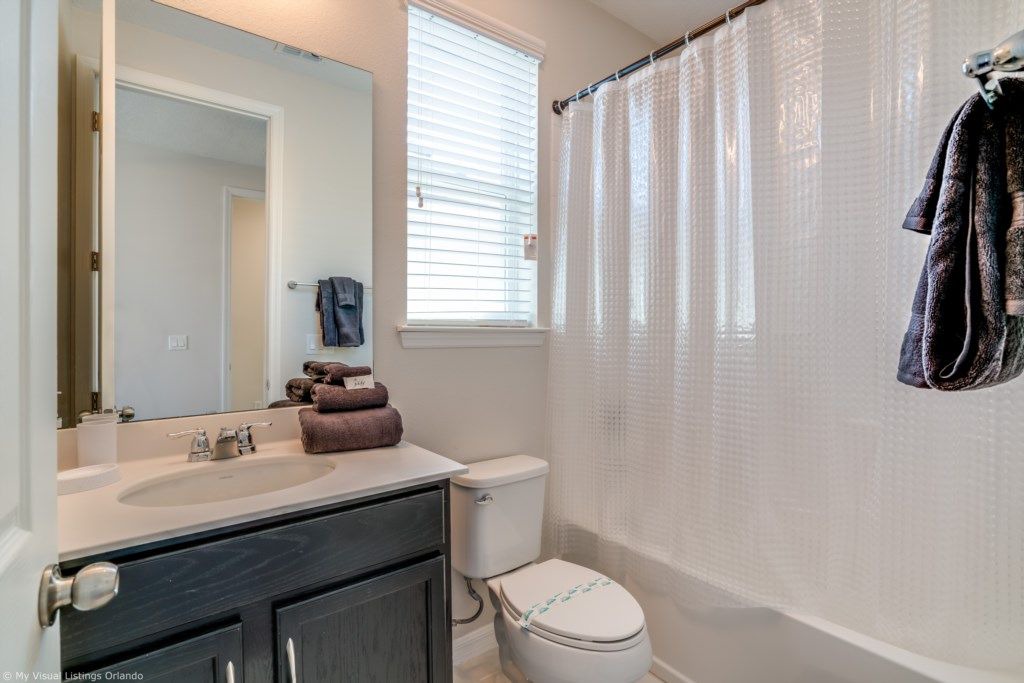Photo of Bathroom in Buena Ventura Lakes