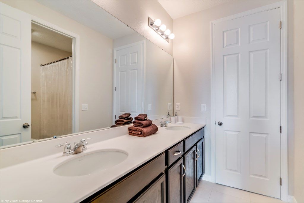 Photo of Bathroom in Buena Ventura Lakes