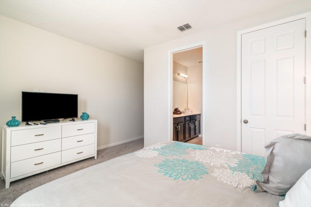Photo of Bedroom in Buena Ventura Lakes