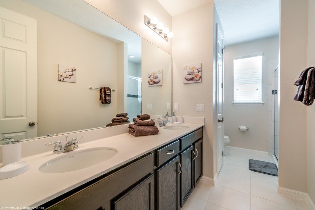 Photo of Bathroom in Buena Ventura Lakes