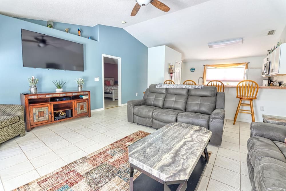 Photo of Livingroom in Sunridge Woods