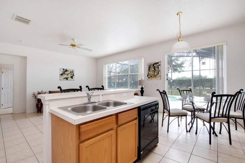 Photo of Kitchen in Windwood Bay