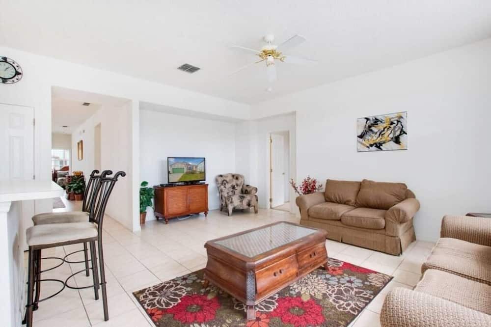 Photo of Livingroom in Windwood Bay