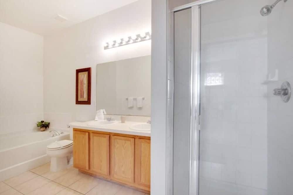 Photo of Bathroom in Windwood Bay