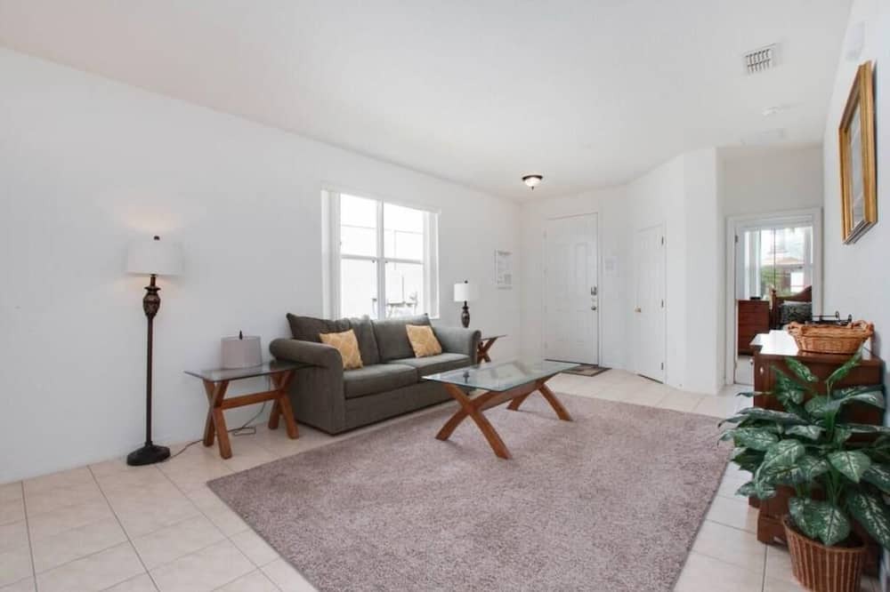 Photo of Livingroom in Windwood Bay