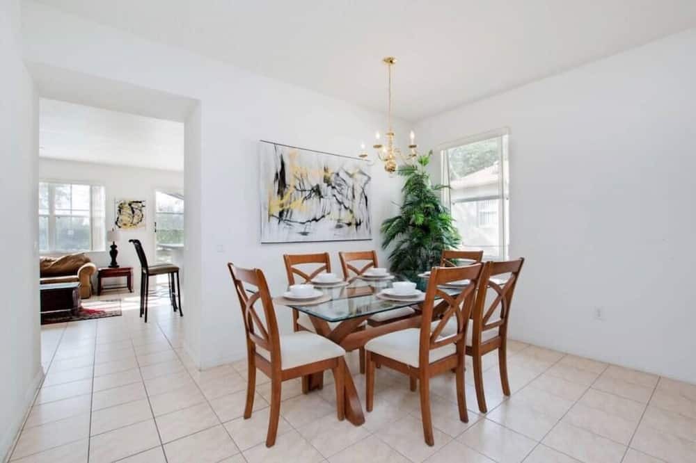 Photo of Kitchen in Windwood Bay