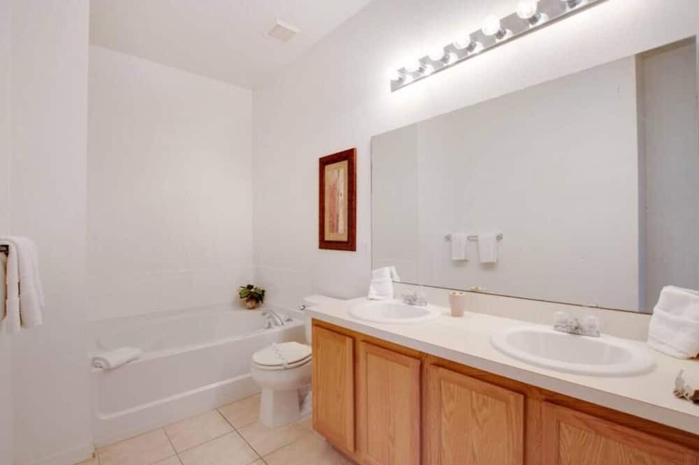 Photo of Bathroom in Windwood Bay