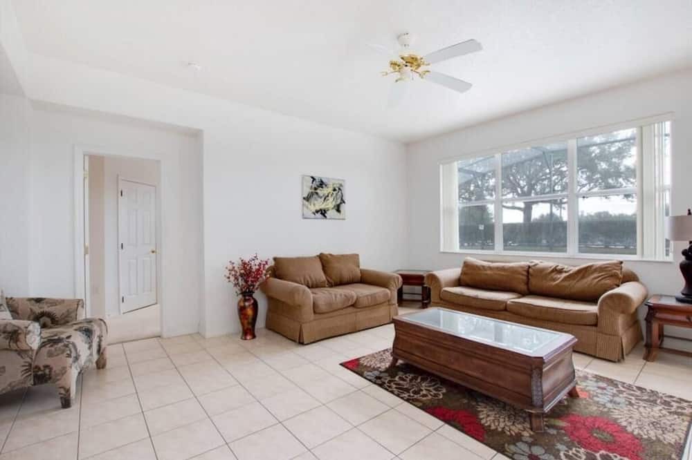 Photo of Livingroom in Windwood Bay