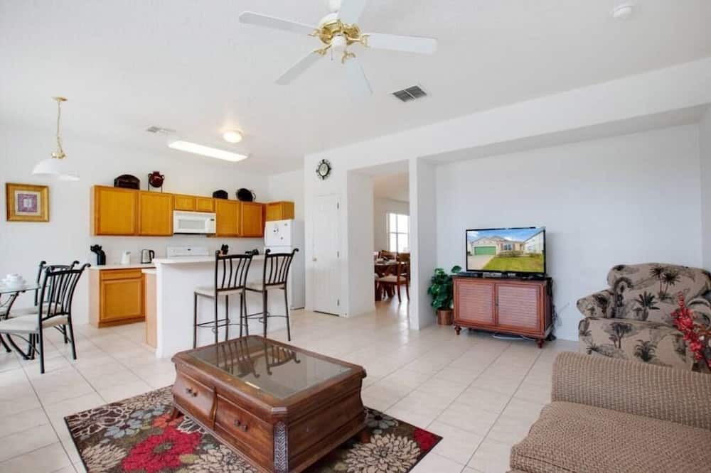 Photo of Livingroom in Windwood Bay
