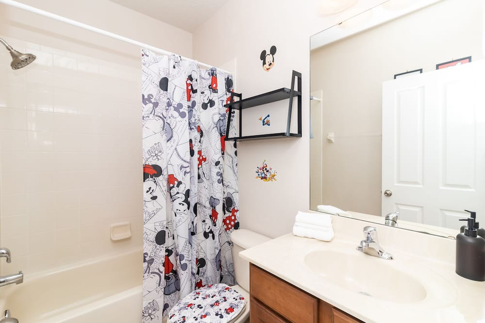 Photo of Bathroom in Buena Ventura Lakes