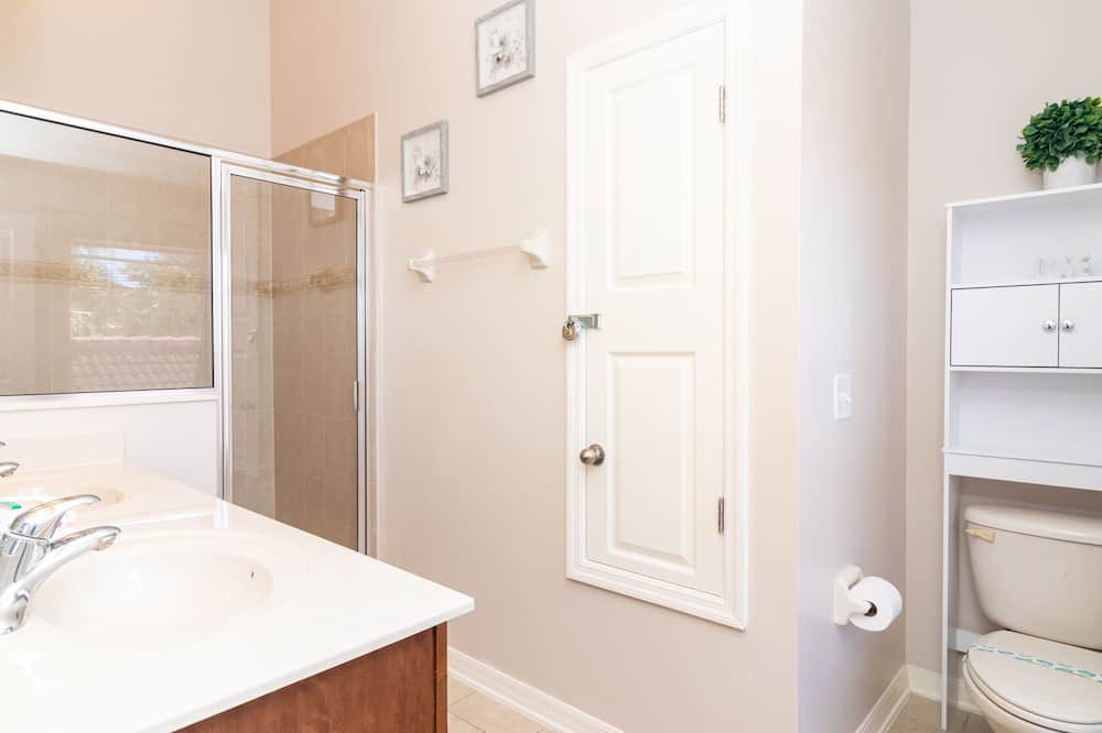 Photo of Bathroom in Buena Ventura Lakes